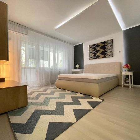 Start Apartments 2 Bukares Bagian luar foto