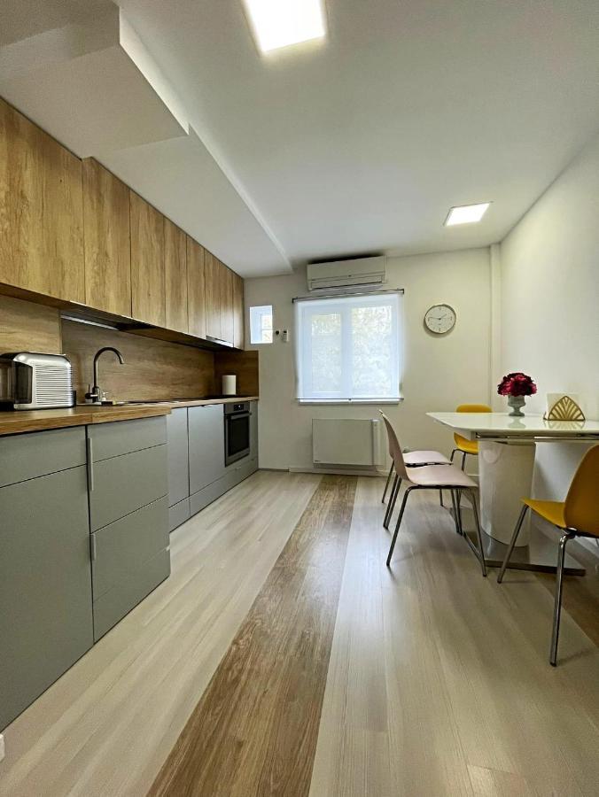 Start Apartments 2 Bukares Bagian luar foto
