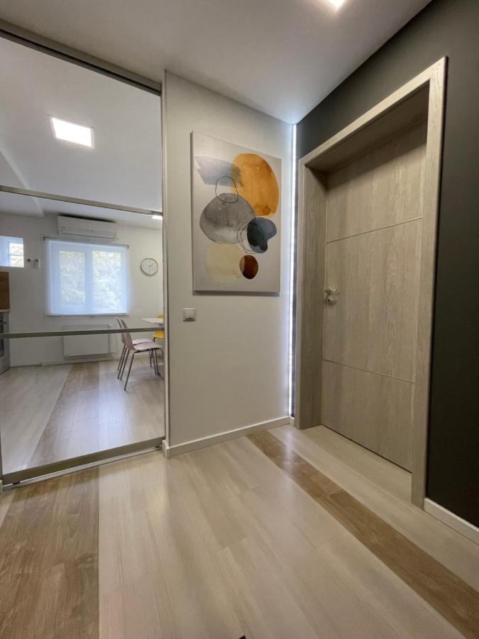 Start Apartments 2 Bukares Bagian luar foto